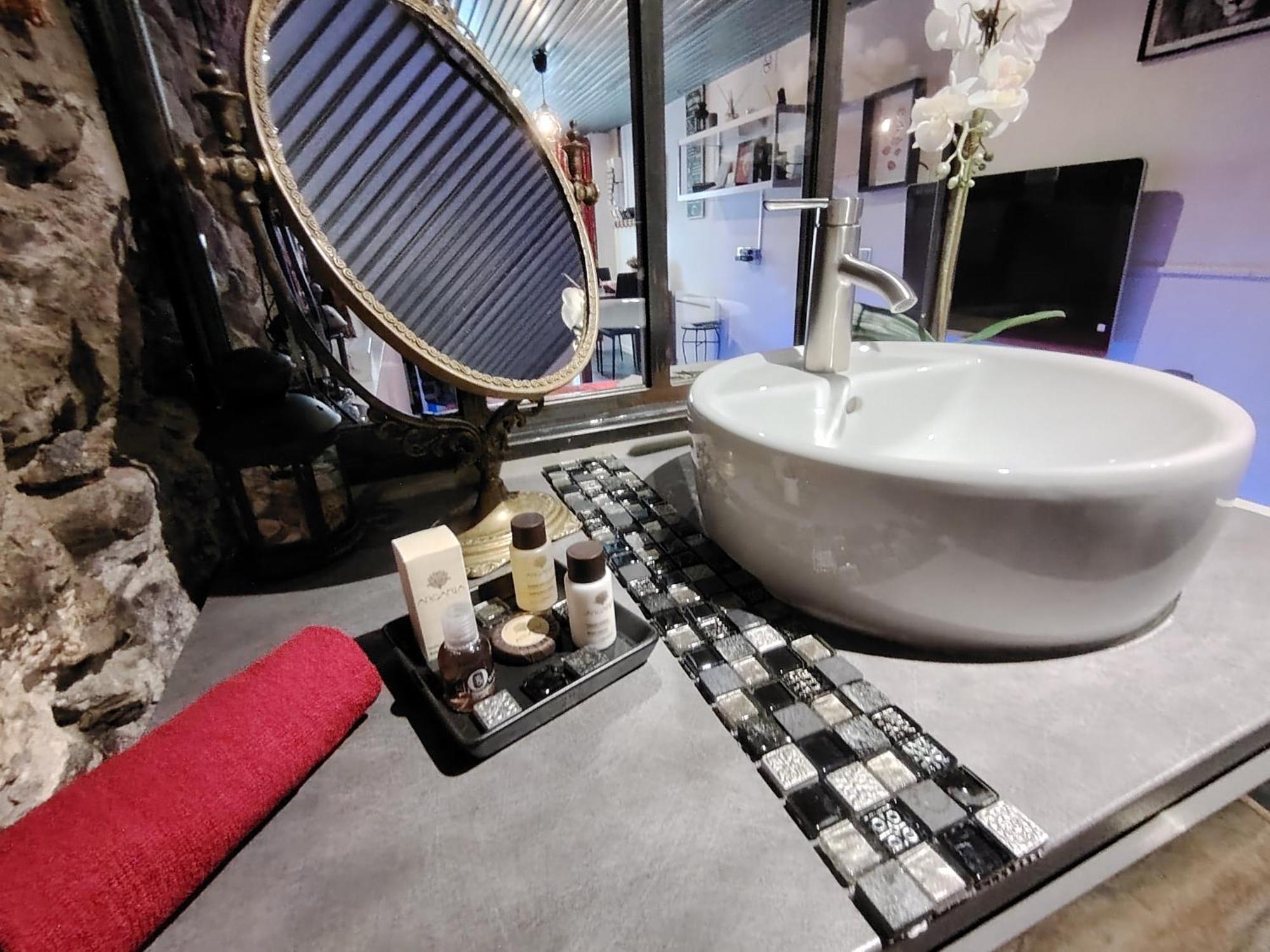 Sweet Loft Grenoble-Love Room Avec Jacuzzi & Sauna Eksteriør billede